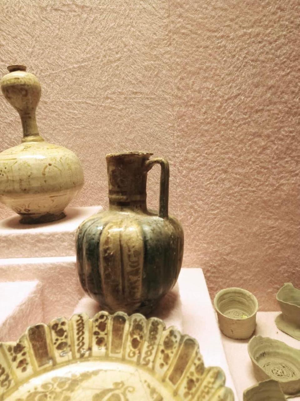 جانب من الأواني والخزف الاسلامى جانب من الأواني والخزف الاسلامى