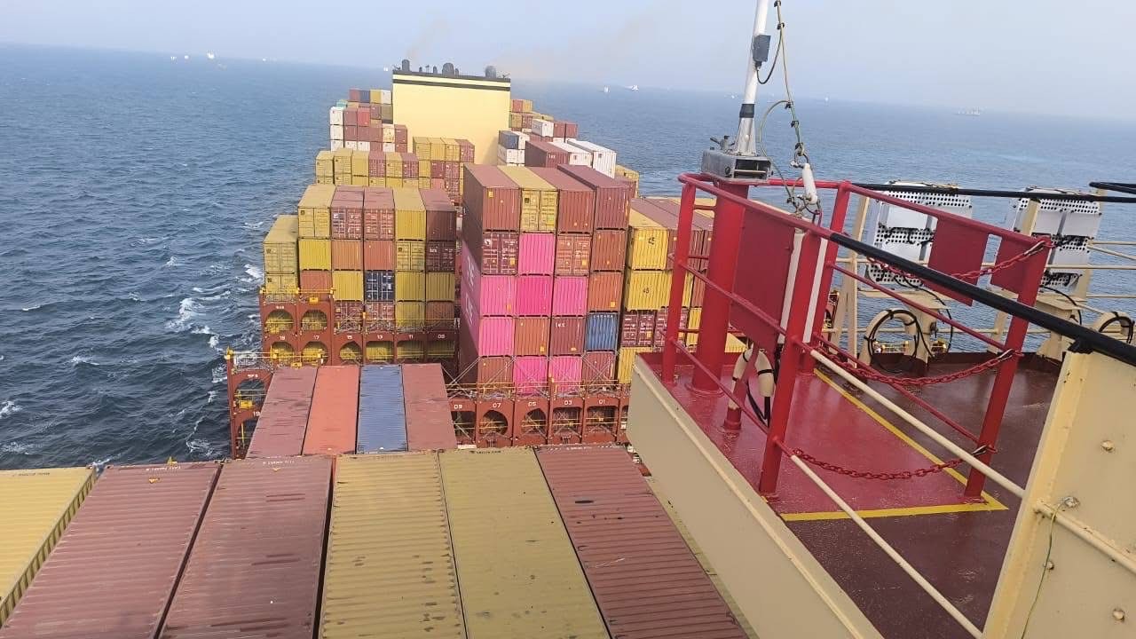 استقبال أكبر سفينة حاويات 