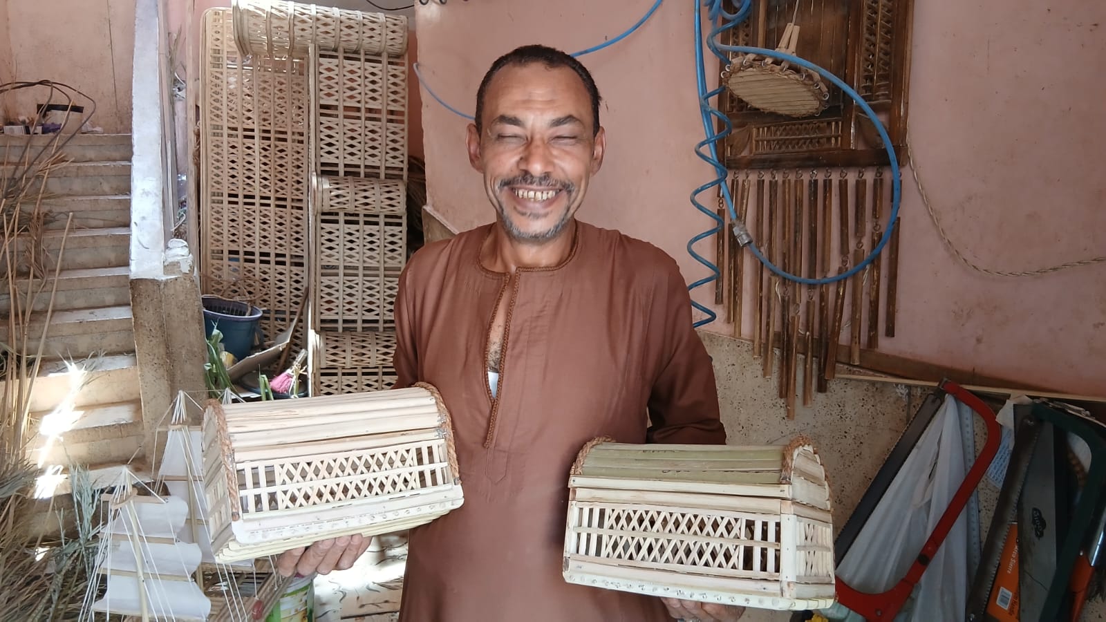 العم محمد سيد فنان الجريد بقنا العم محمد سيد فنان الجريد بقنا