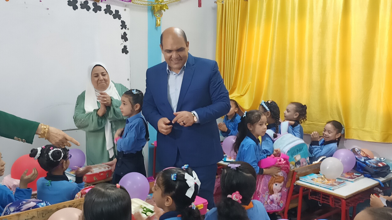 رئيس مدينة دسوق يتفقد المدارس_1