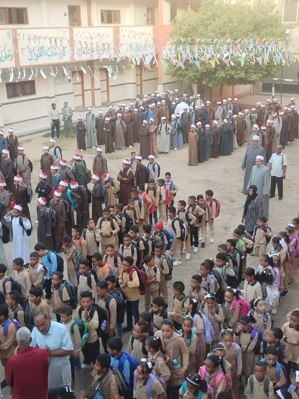 طابور صباح فى المعاهد الأزهرية بمدينة الأقصر