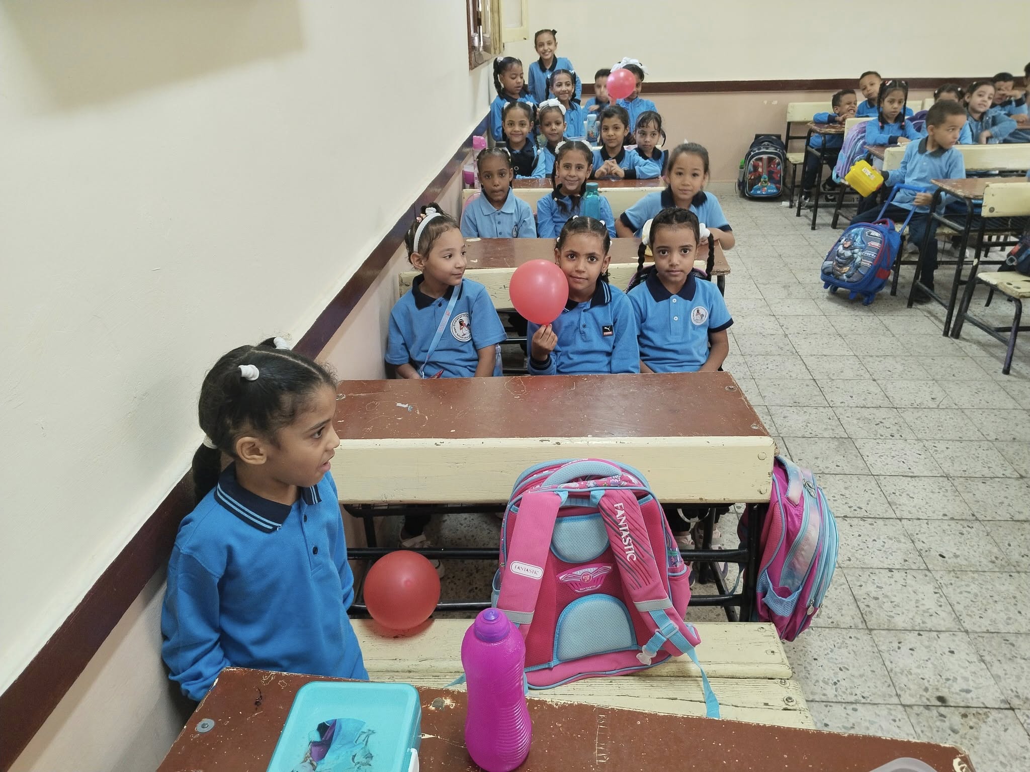 فرحة الأطفال بالهدايا والبالونات فى الأقصر