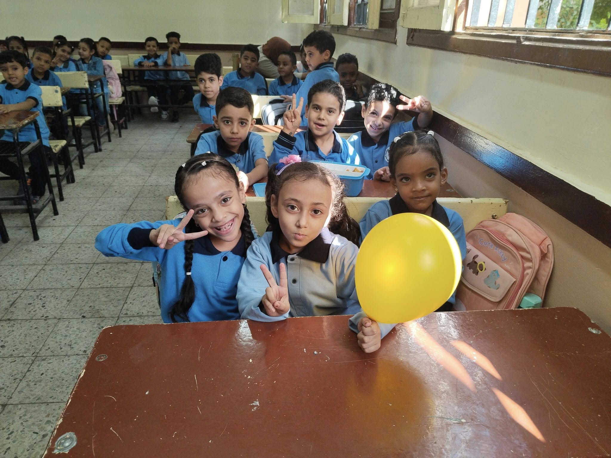 علامات الفرحة والبهجة والبالونات فى مدارس الأقصر