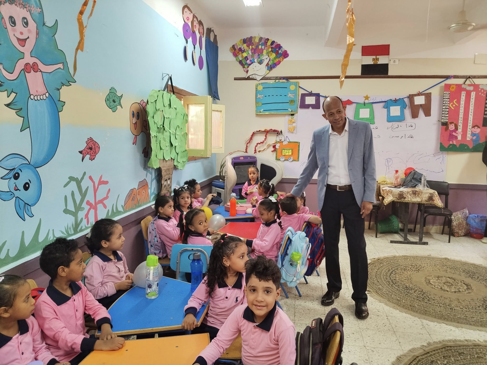 فرحة استقبال الأطفال فى العام الدراسى الجديد