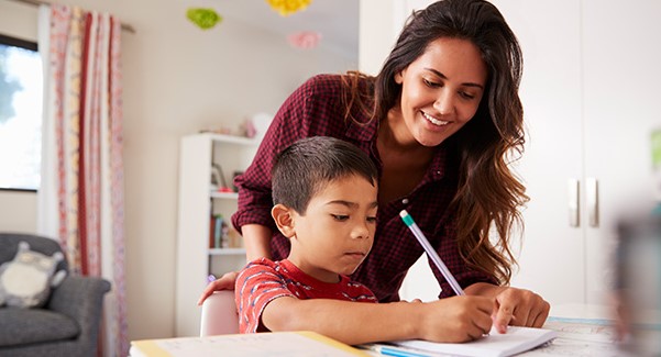 خطوات لتشجيع طفلك على المذاكرة خطوات لتشجيع طفلك على المذاكرة