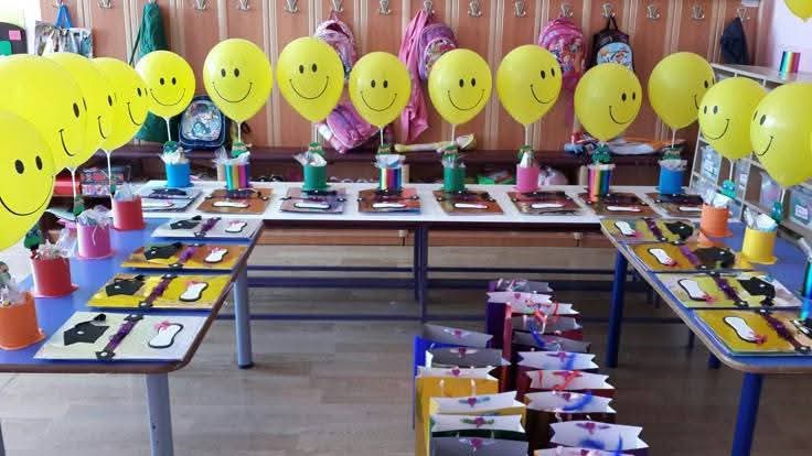 أيموشن وبلالين مظاهر مبهجة لاستقبال الطلاب بالفصول