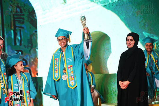 الطالب أمين أمين الفائز بالجائزة الكبري الطالب أمين أمين الفائز بالجائزة الكبري