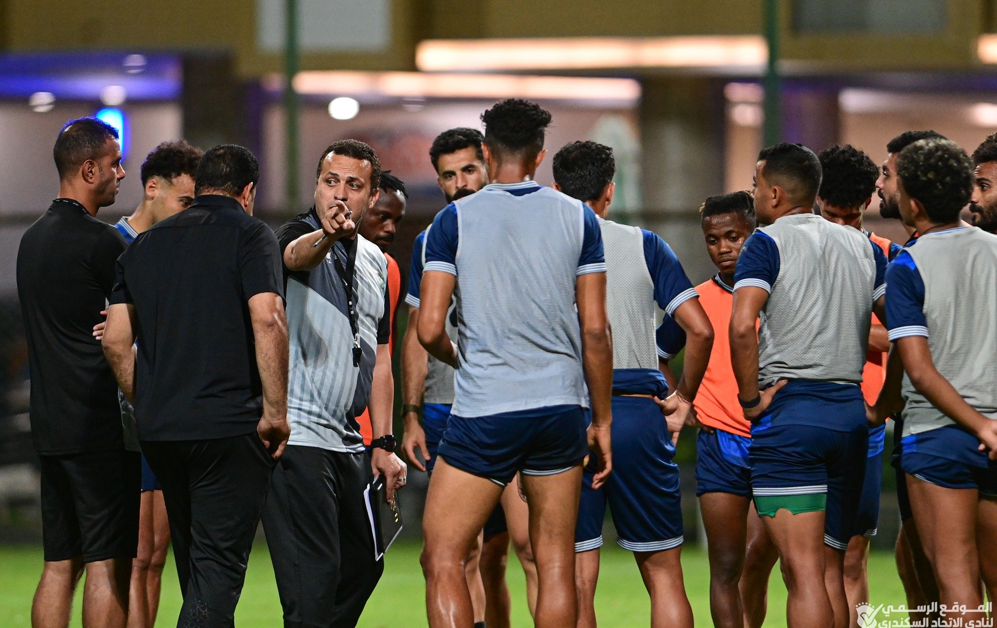 تامر مصطفى مع لاعبي لاتحاد تامر مصطفى مع لاعبي لاتحاد