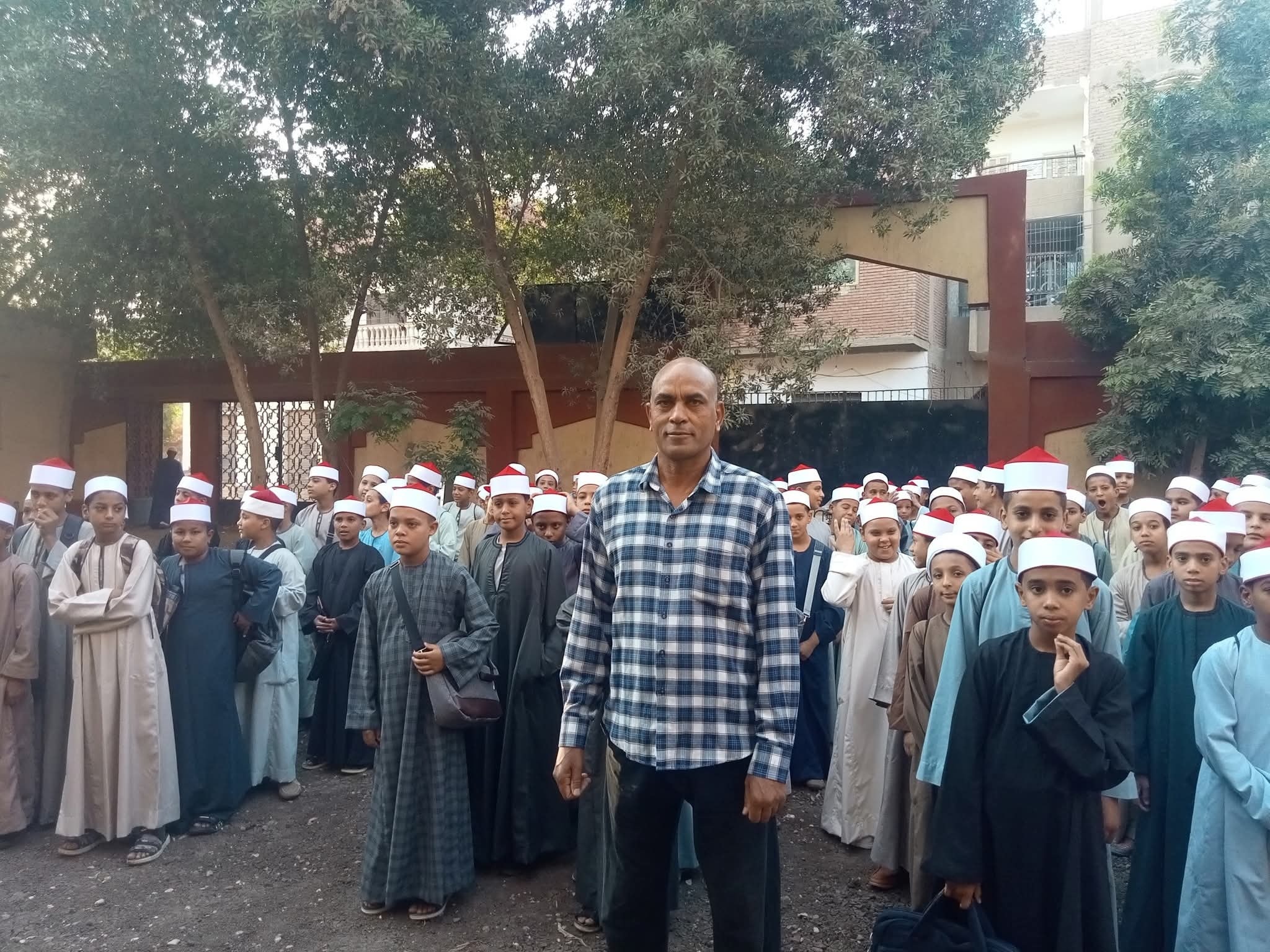 طلبة الأزهر فى طابور الصباح بالمعاهد الأزهرية