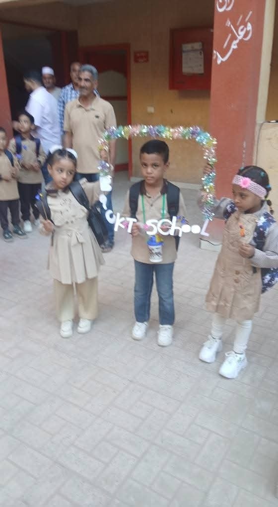 بهجة الأطفال فى أول أيام العام الدراسى الجديد فى الأقصر