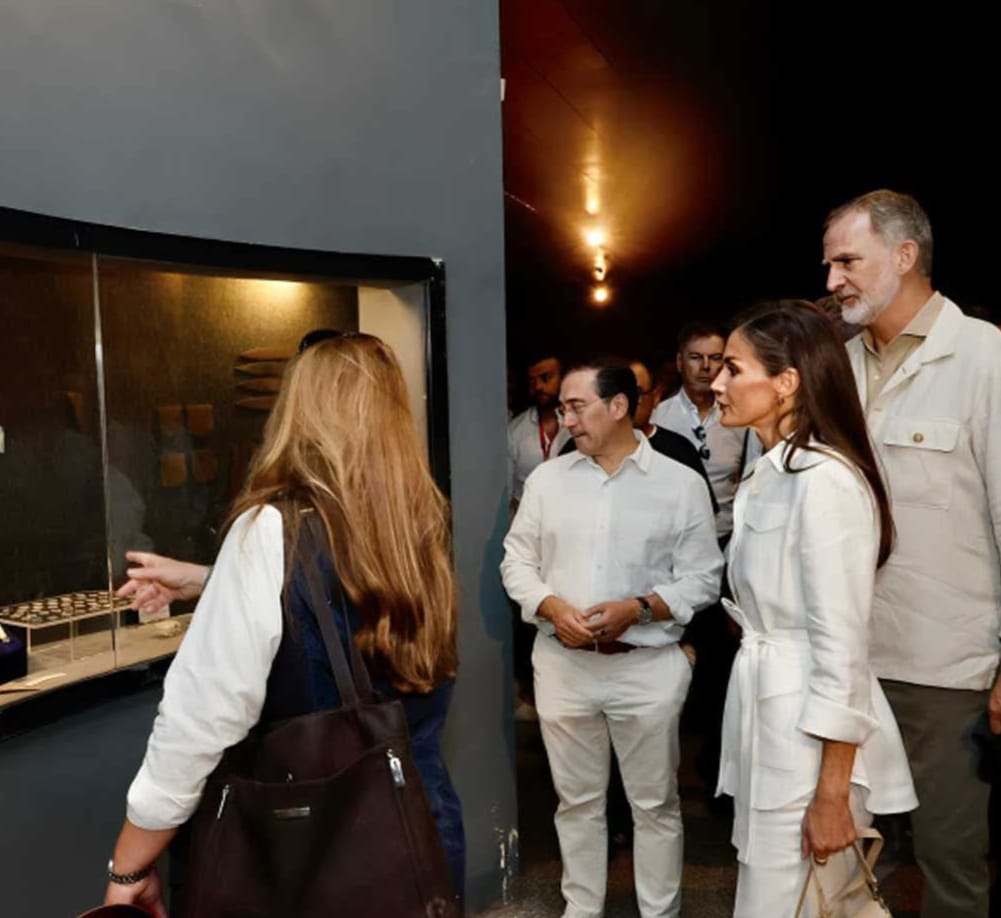 الملك الأسبانى والملكة ليتزيا يستكملان رحلة السعادة بزيارة متحف الأقصر