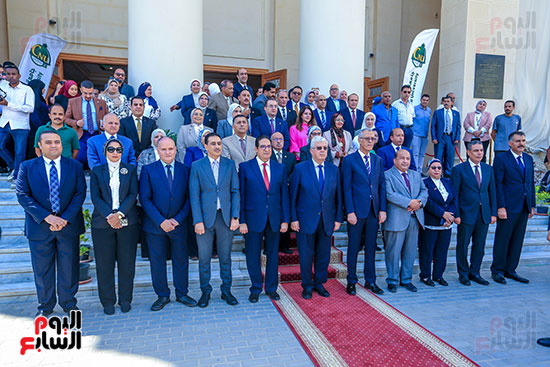 الوزير ورئيس الجامعة الاهلية الوزير ورئيس الجامعة الاهلية