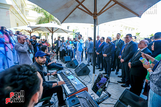 الاستماع الي الموسيقي الاستماع الي الموسيقي