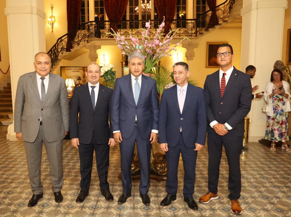 قيادات فندق قصر الشتاء خلال استقبال ملك أسبانيا