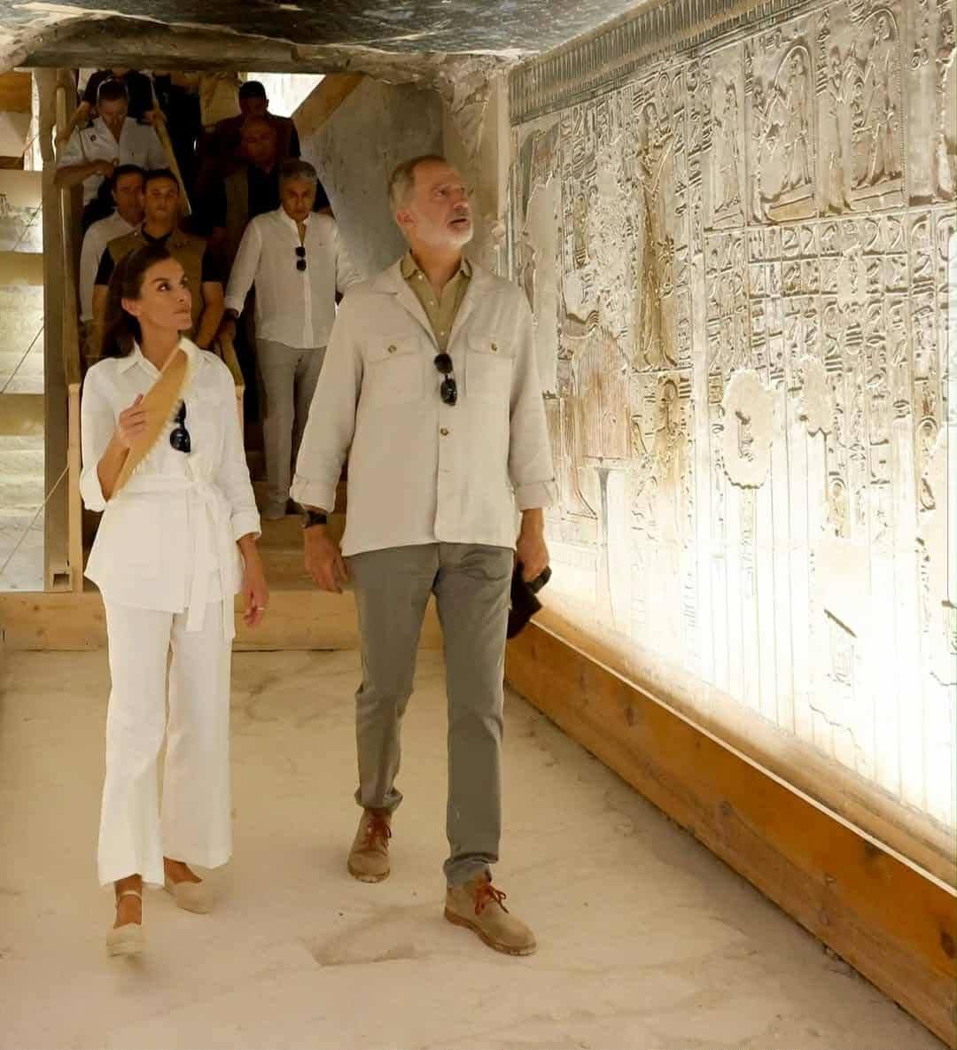 جولة الملك فى مقابر مكتشفة للبعثة الأسبانية