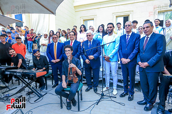 الوزير ورئيس الجامعة الاهلية (2)