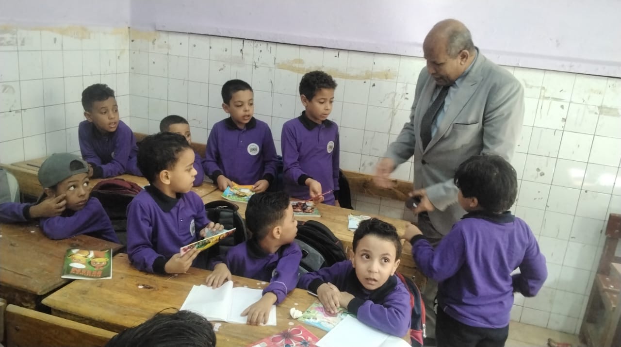 وكيل المدرية يتفقد مدارس طهطا 