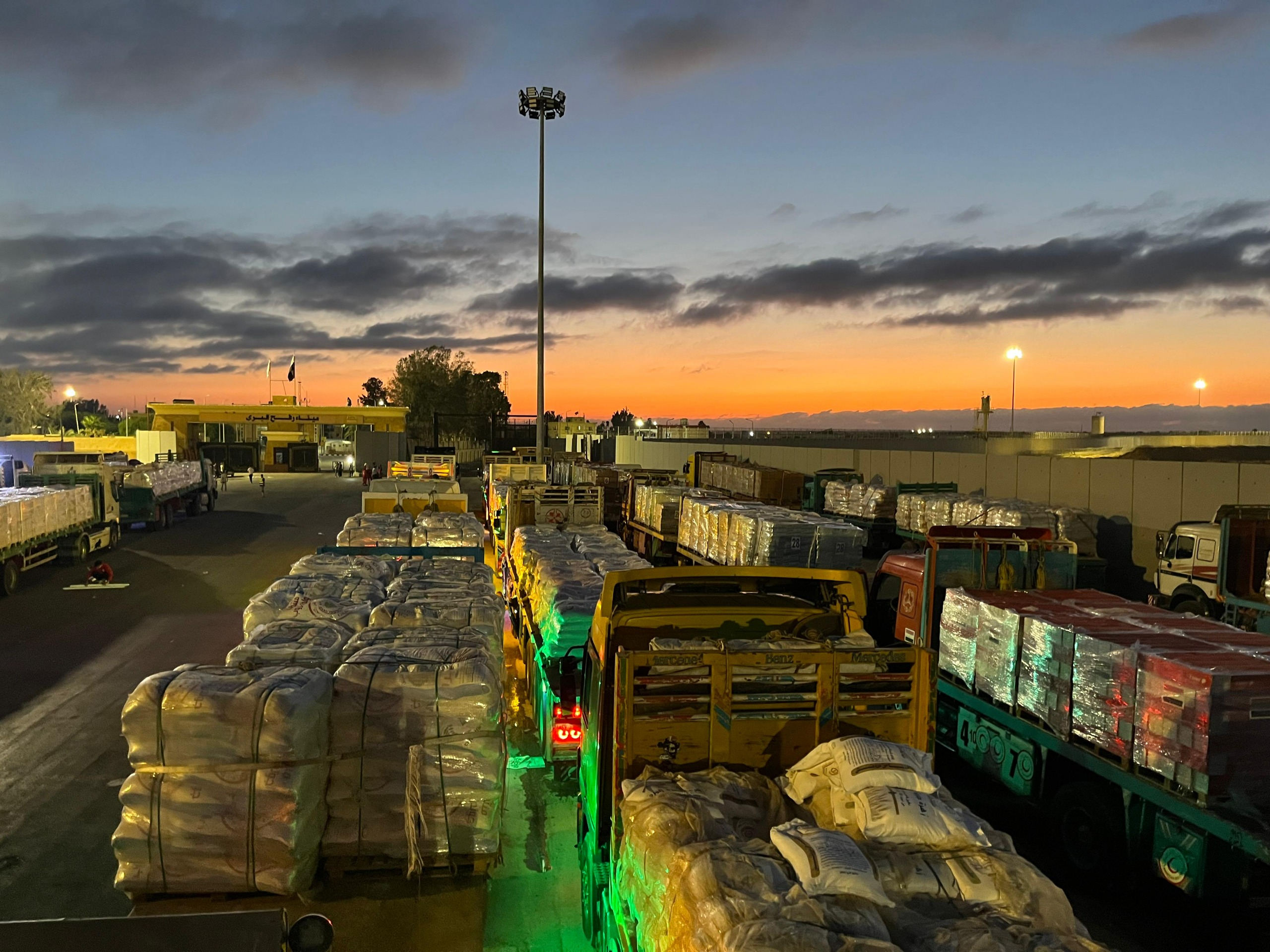  المساعدات إلى غزة