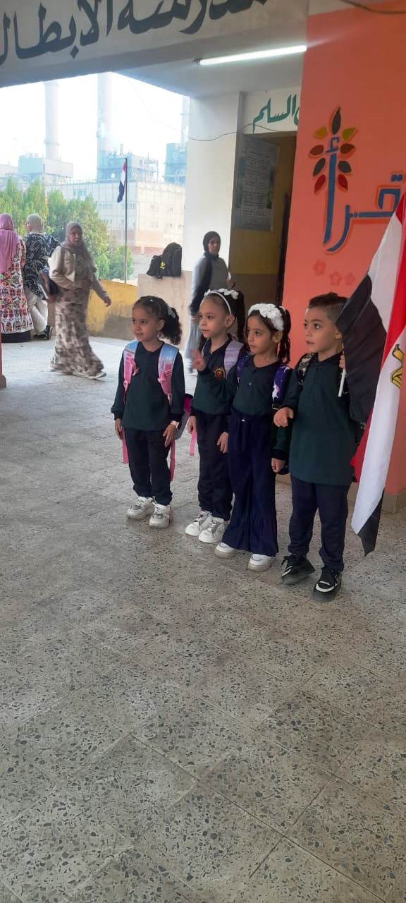 طلاب مدرسة الأبطال  الرسمية