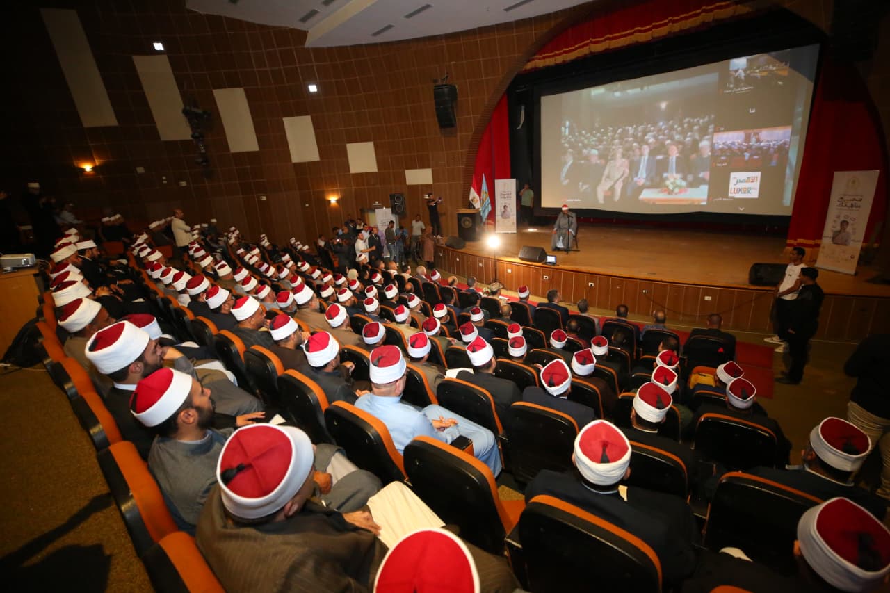 الحضور خلال اطلاق المبادرة