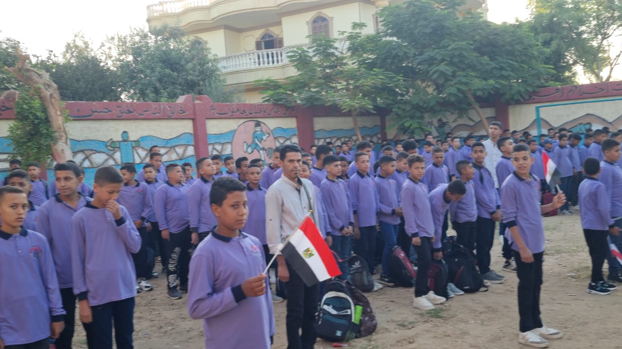 علم مصر بطابور الصباح علم مصر بطابور الصباح