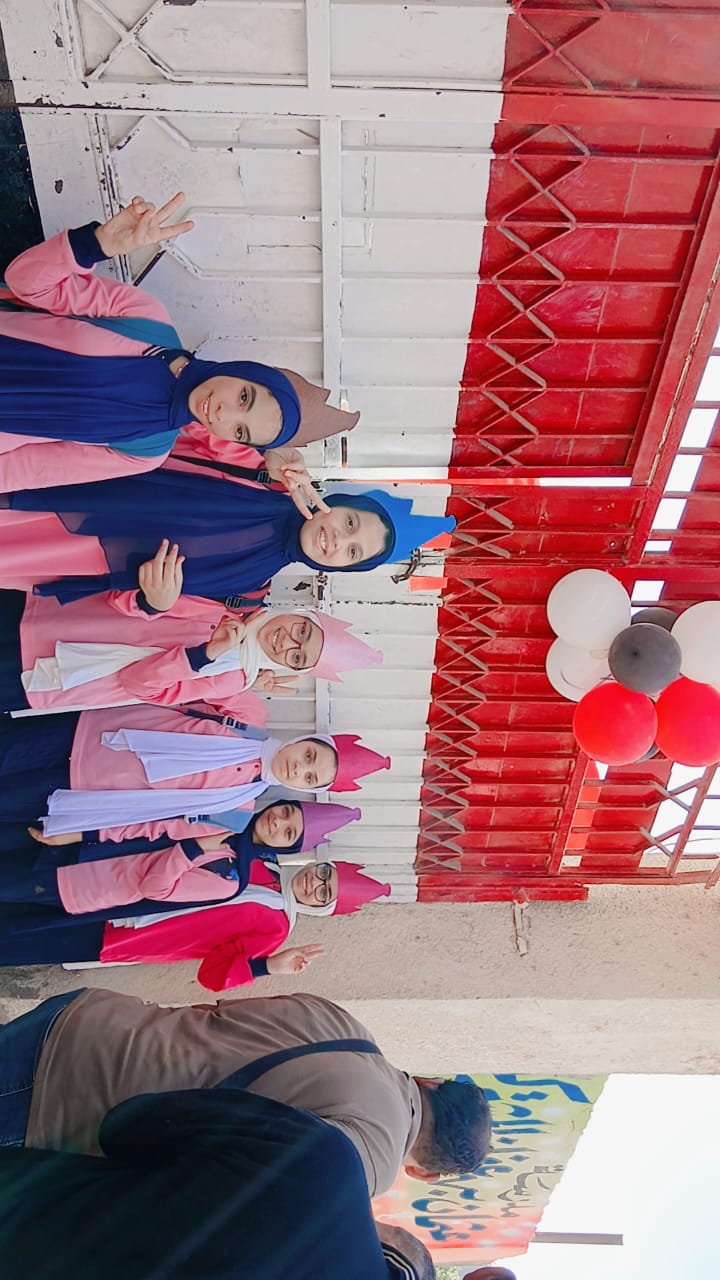 استقبال الطلاب بالمدرسة (1)