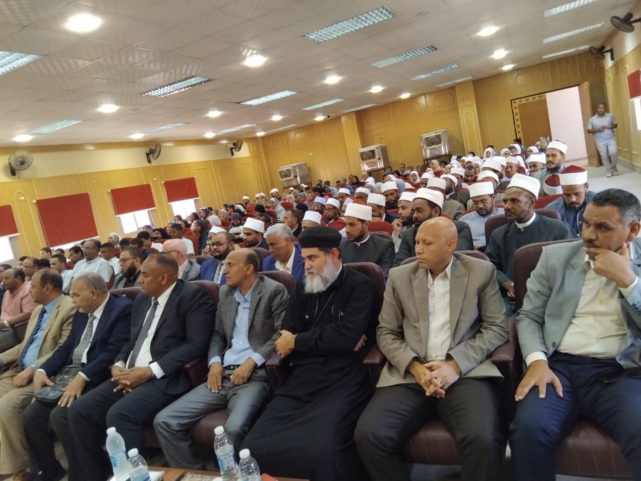 قيادات دينية ومجتمعية قيادات دينية ومجتمعية