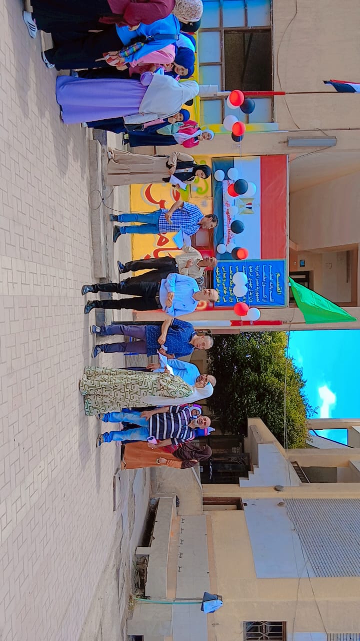 استقبال الطلاب بالمدرسة (4)