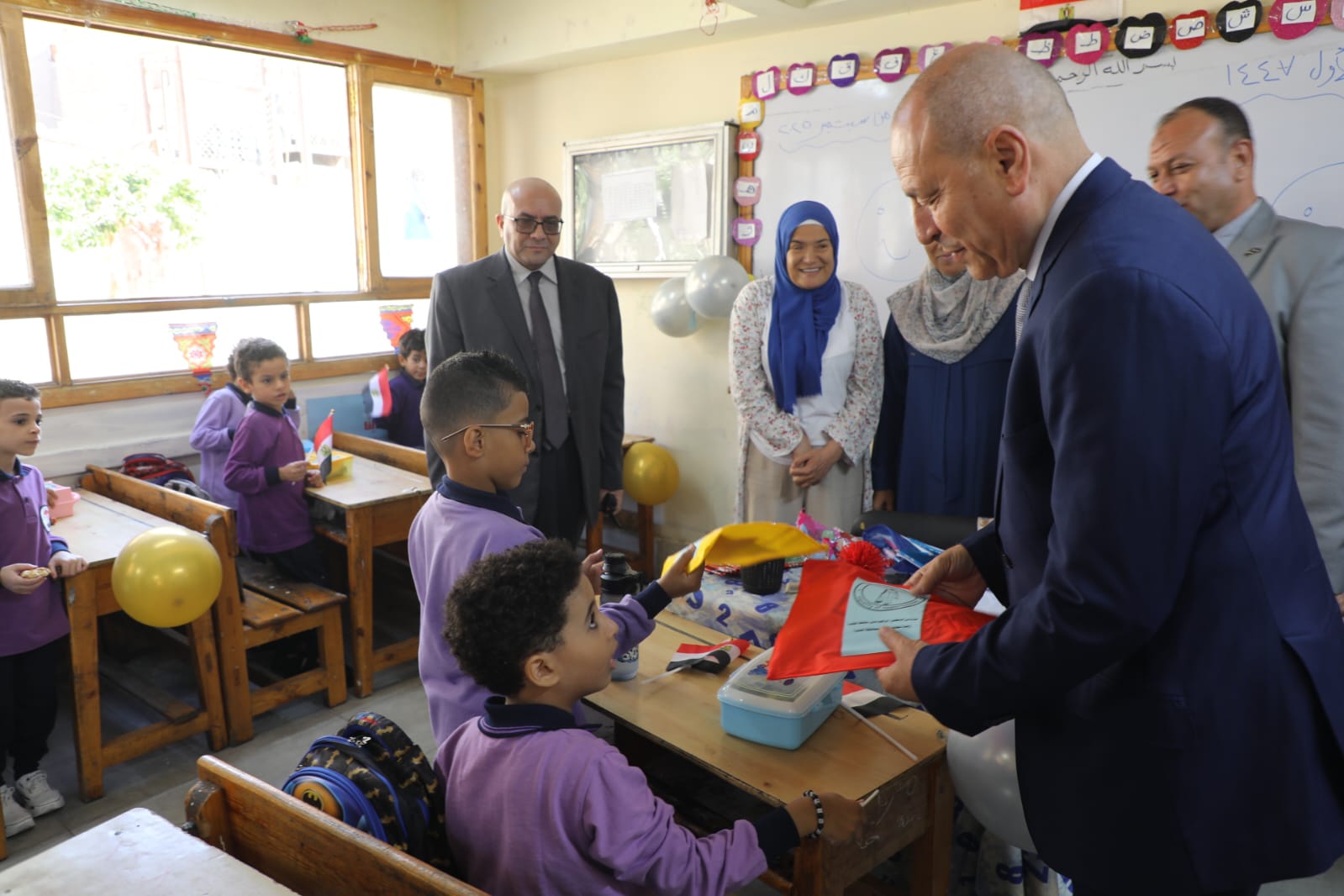 محافظ القاهرة يتفقد المدارس لمتابعة انتظام عودة الدراسة