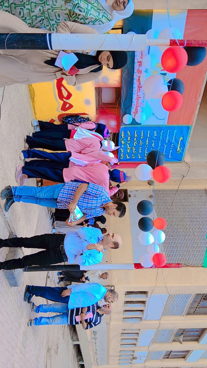 استقبال الطلاب بالمدرسة (8)