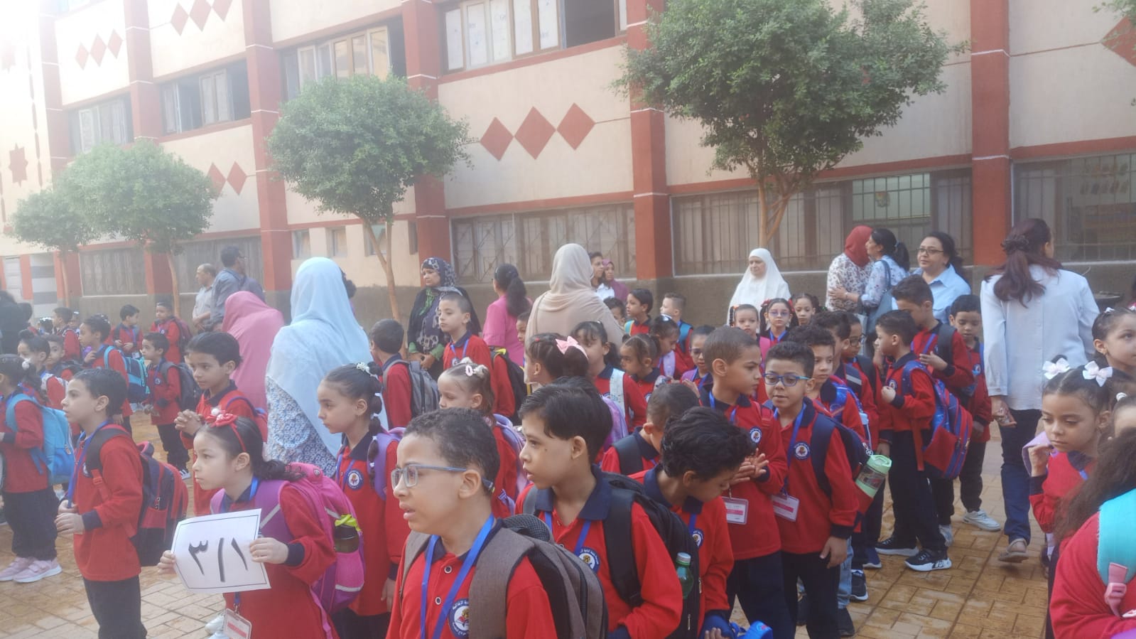الإلتزام بالزى المدرسى 