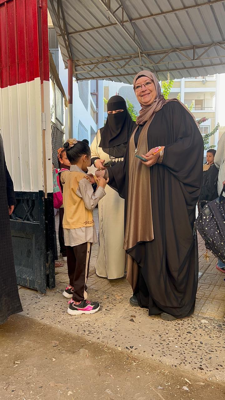 هيئة التدريس في إستقبال الطلاب