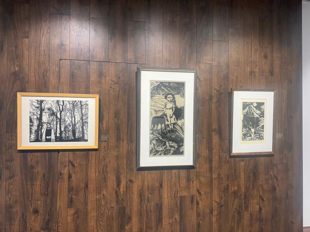 لوحات المعرض