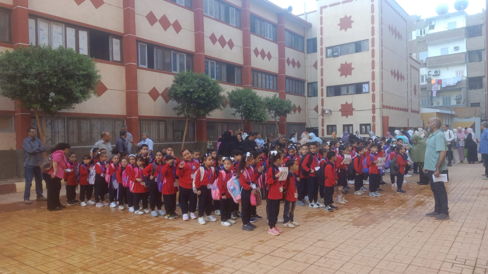 طلاب المرحلة الإبتدائية 