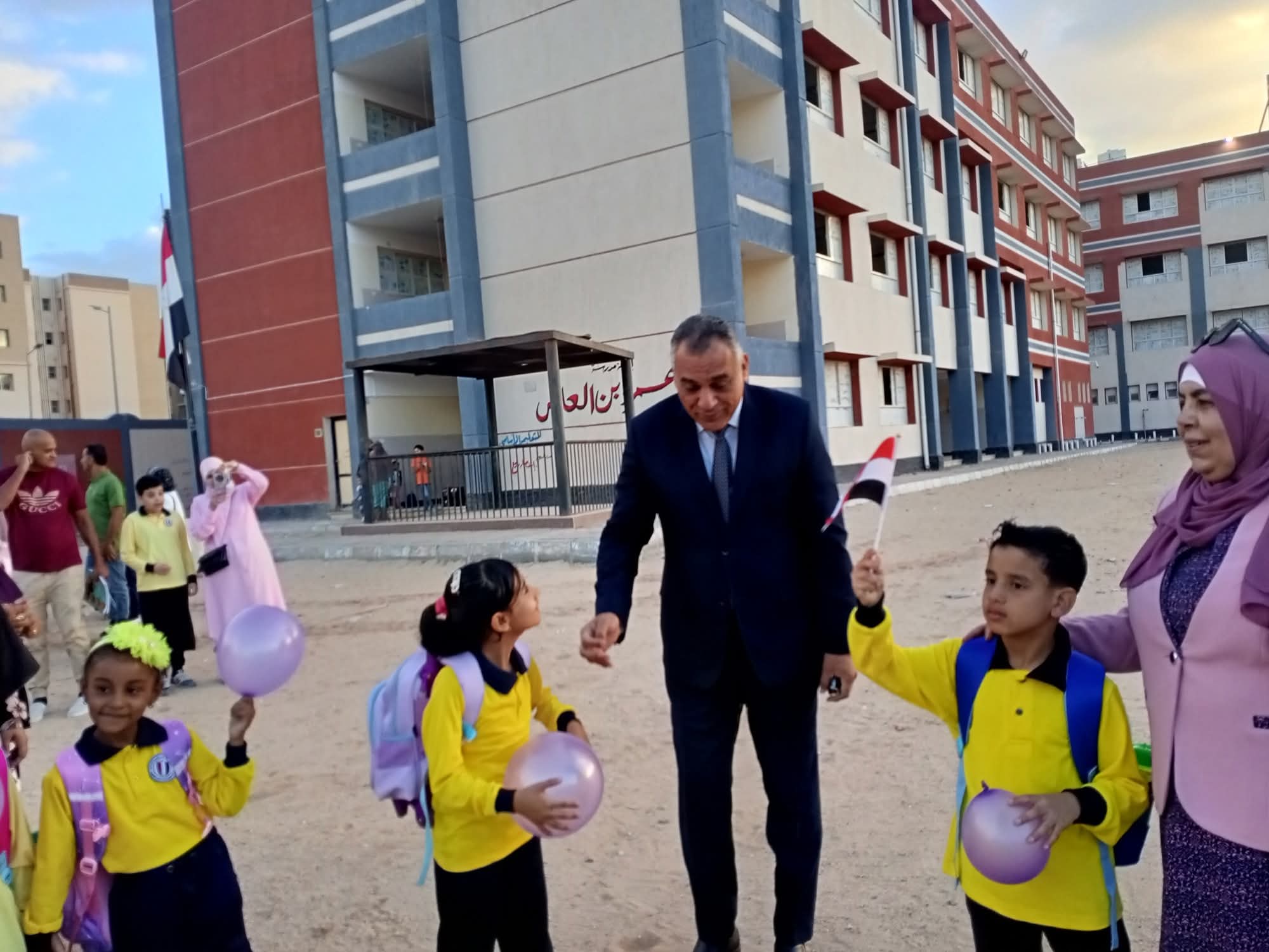 إدارة العبور التعليمية تستقبل الطلاب في أول يوم دراسي (14)