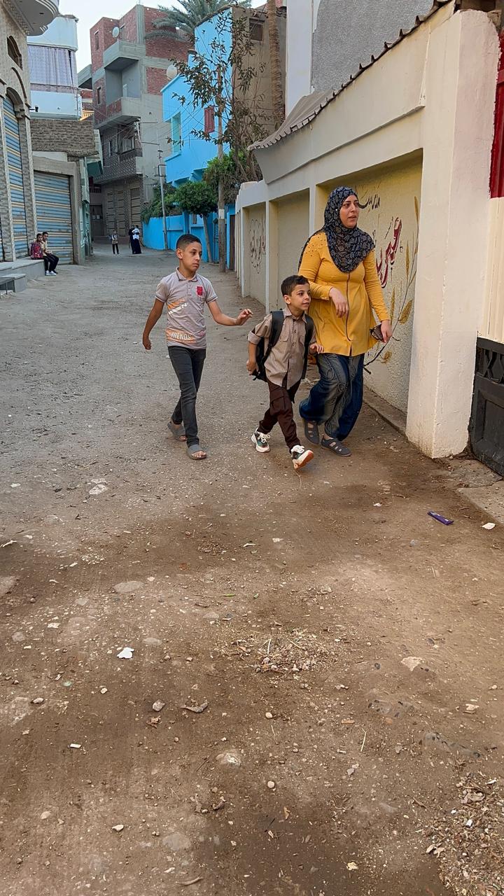وصول الطلاب رفقة أولياء أمورهم