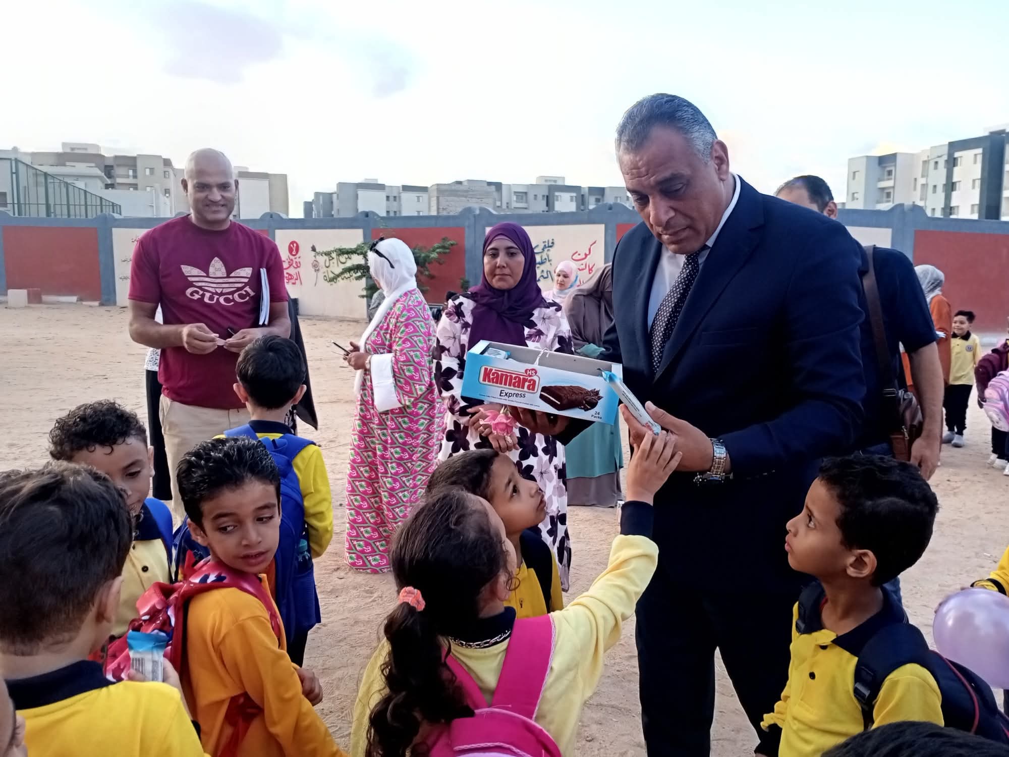 إدارة العبور التعليمية تستقبل الطلاب في أول يوم دراسي (3)