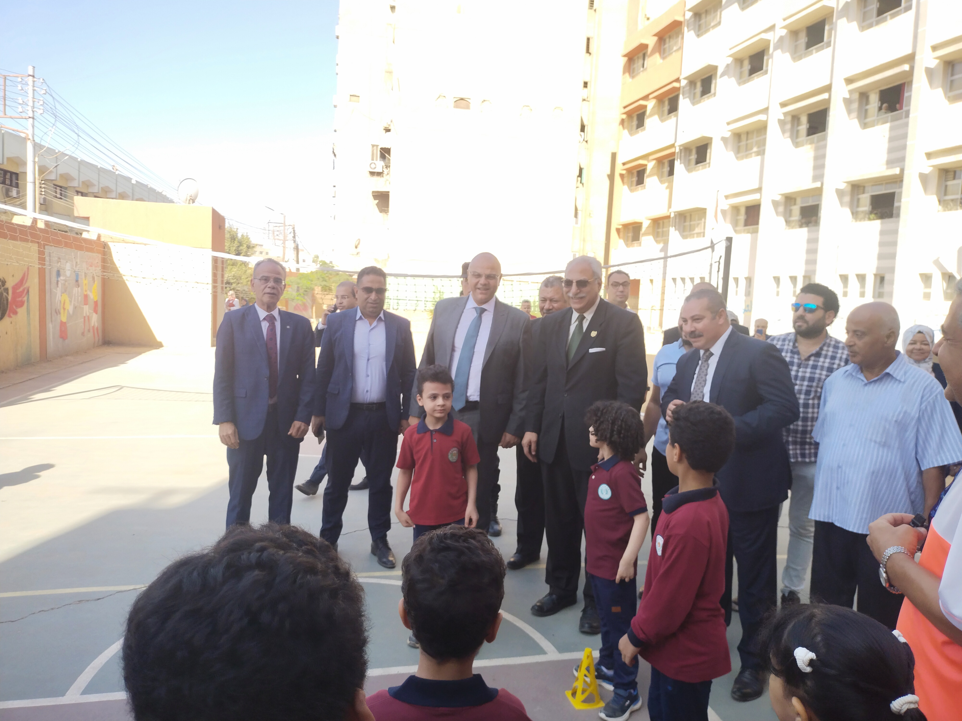 محافظ القليوبية يتفقد انتظام الدراسة بأول أيام العام الدراسى الجديد (4)