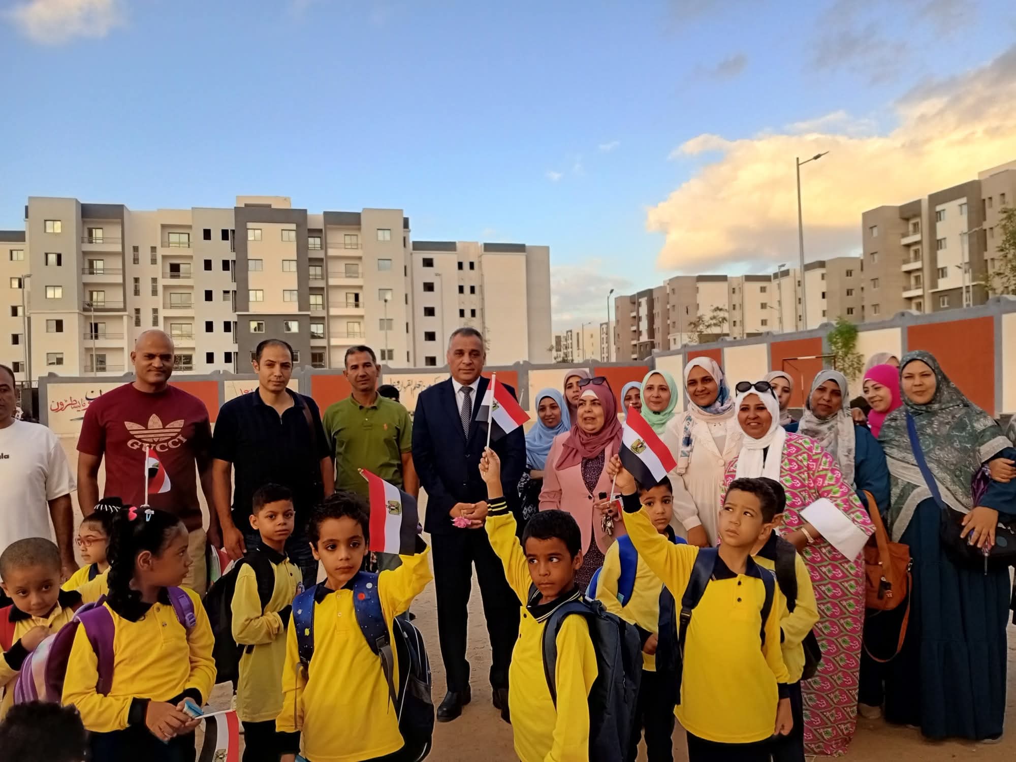 إدارة العبور التعليمية تستقبل الطلاب في أول يوم دراسي (6)