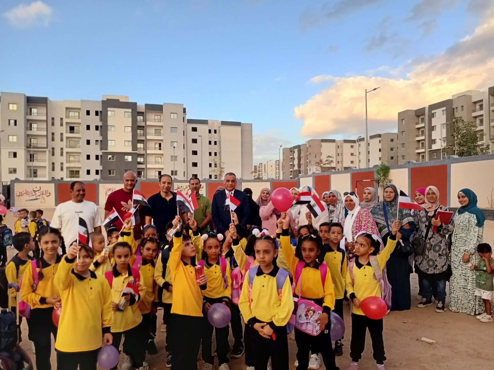 إدارة العبور التعليمية تستقبل الطلاب في أول يوم دراسي (5)