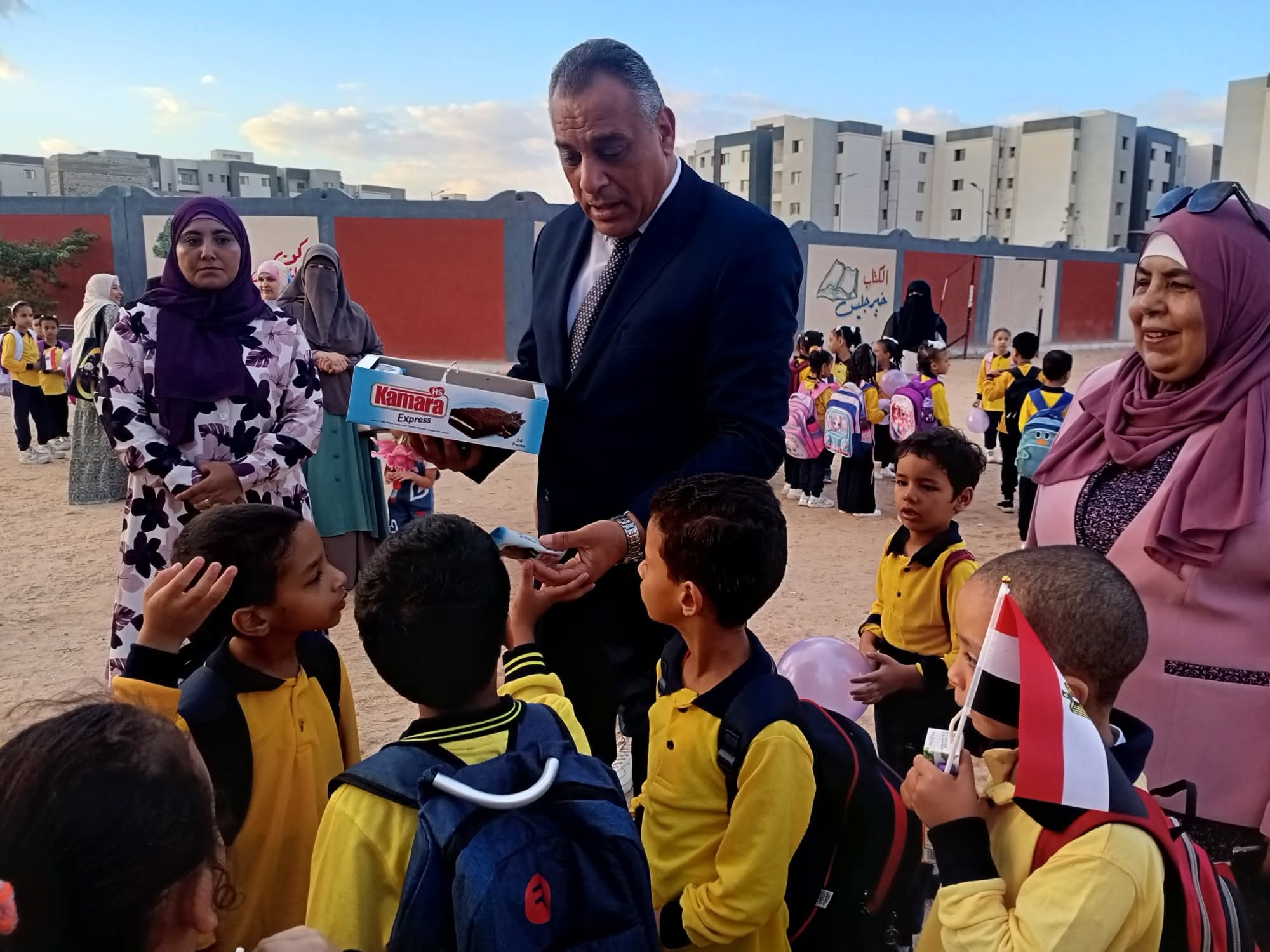 إدارة العبور التعليمية تستقبل الطلاب في أول يوم دراسي (4)