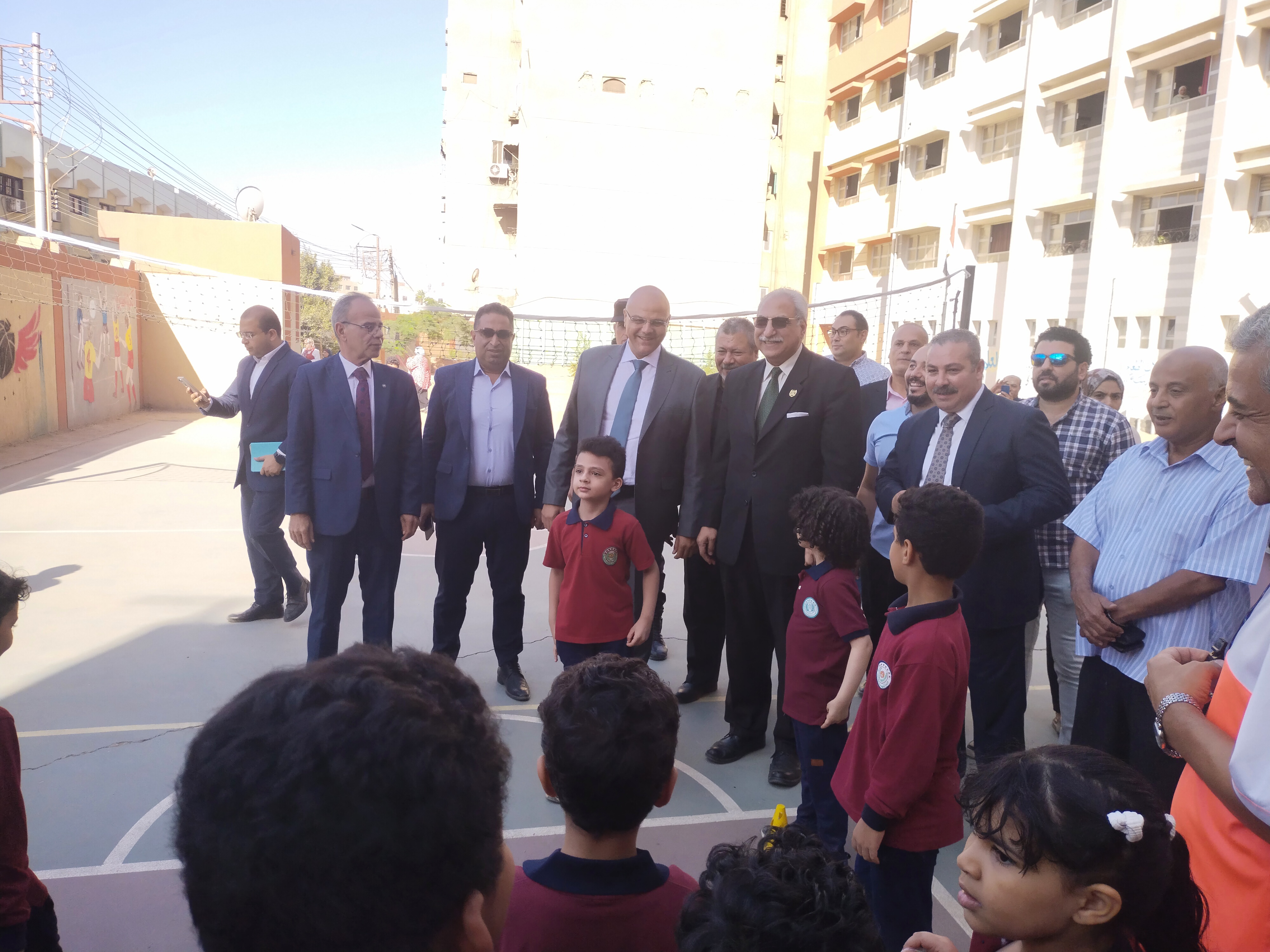 محافظ القليوبية يتفقد انتظام الدراسة بأول أيام العام الدراسى الجديد (5)