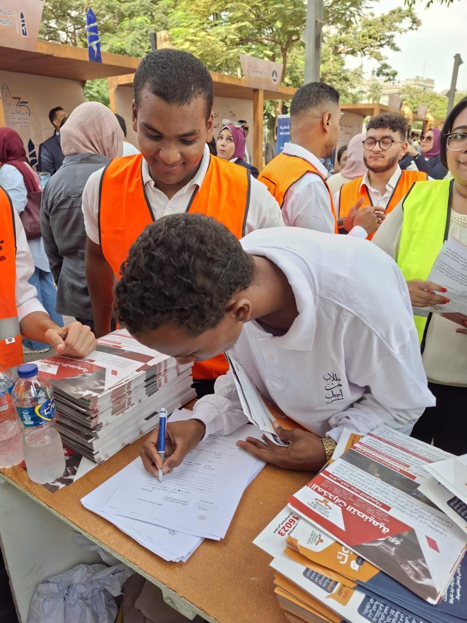 تنفيذ برامج ثقافية وانشطة متنوعة لطلاب الجامعات  وربطها بأضرار  المخدرات