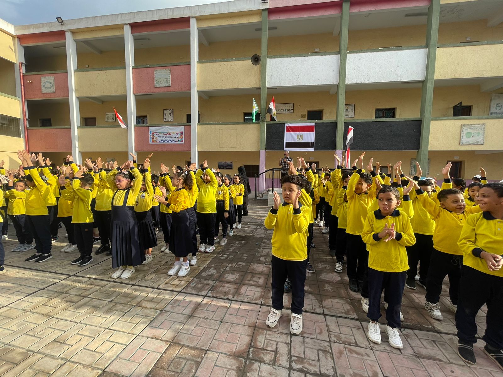 أول أيام العام الدراسي الجديد أول أيام العام الدراسي الجديد