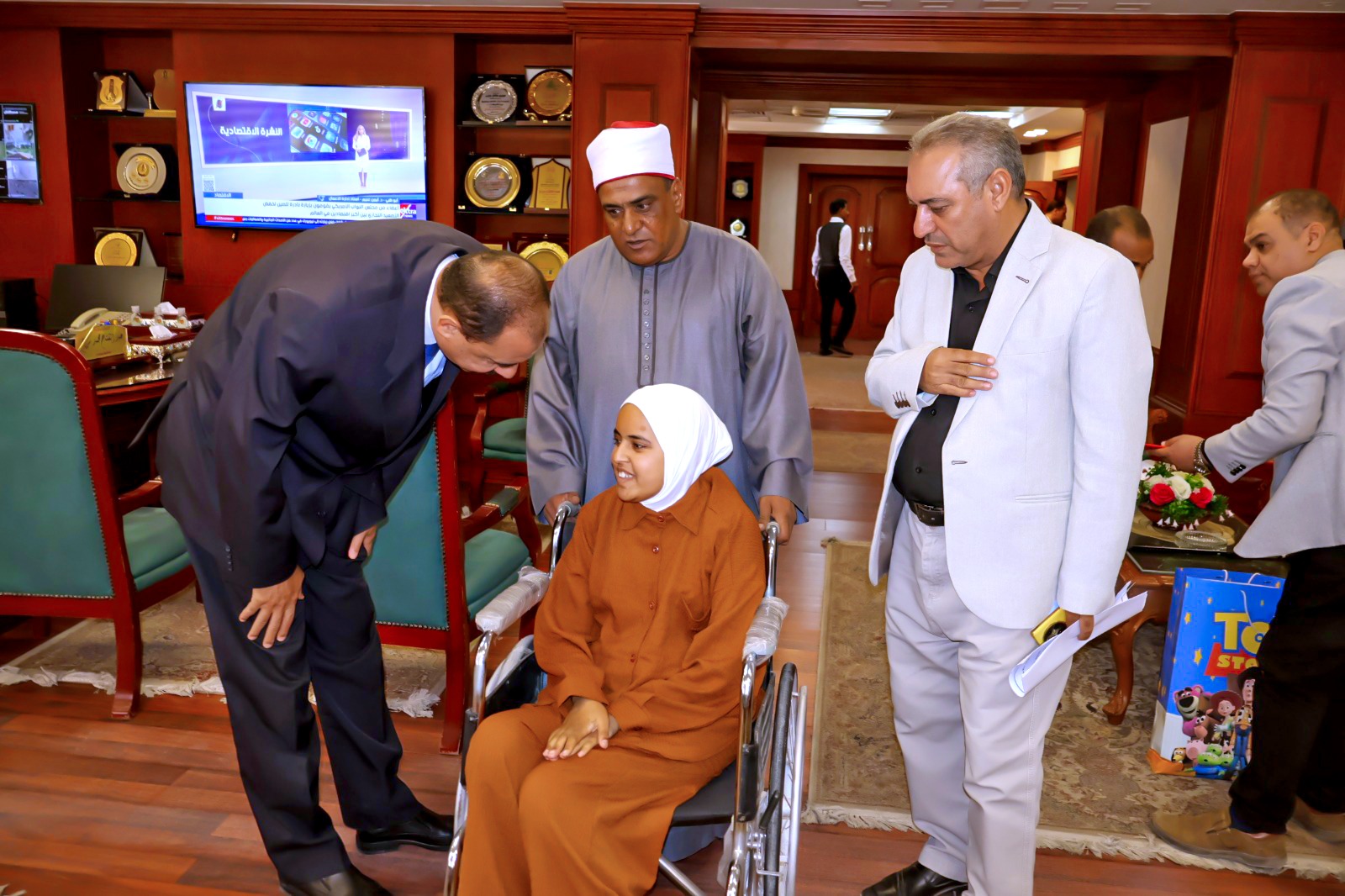 تكريم اية السيد الاولى على الاعدادية الازهرية فى سوهاج تكريم اية السيد الاولى على الاعدادية الازهرية فى سوهاج