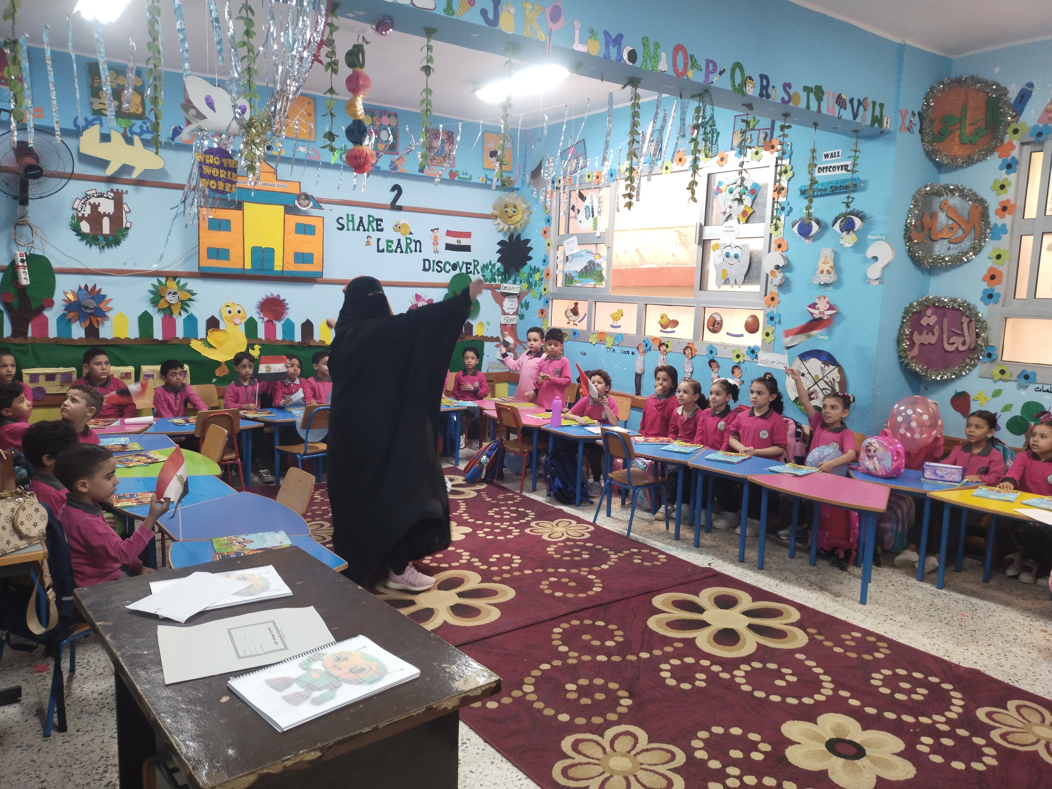 محافظ القليوبية يتفقد انتظام الدراسة بأول أيام العام الدراسى الجديد (6)