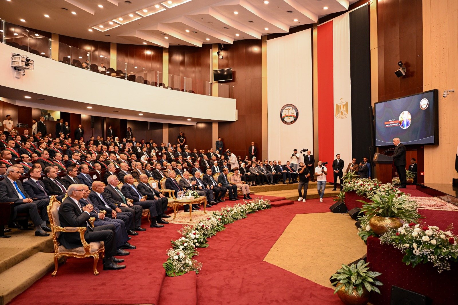 تكريم أعضاء النيابة العامة وموظفيها المتميزين 2