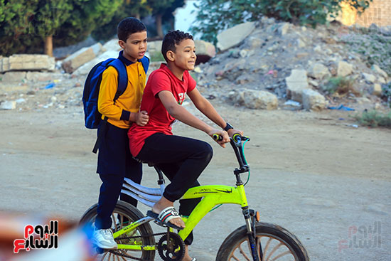 بالدراجات الذهاب الى المدرسة