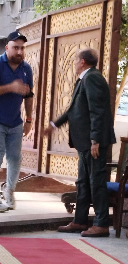 بدء عزاء شقيقه الفنان احمد صيام بمسجد الحامدية الشاذلية (4)