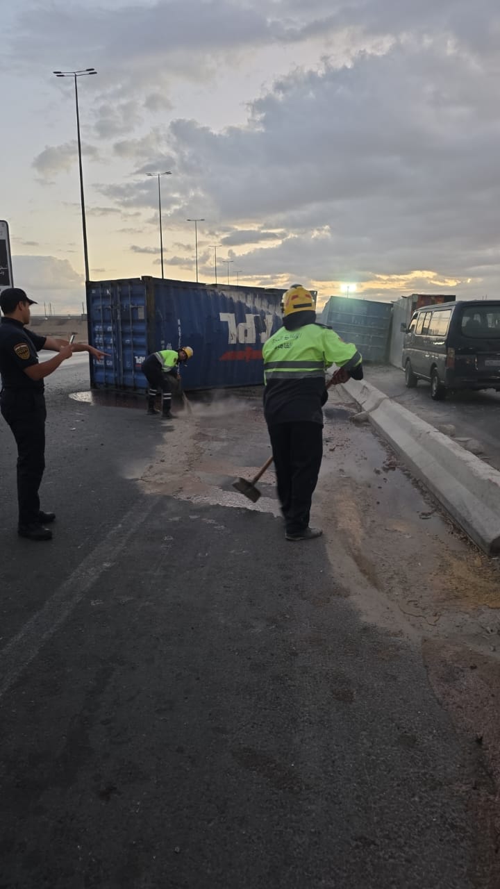 انقلاب سيارة نقل (6)